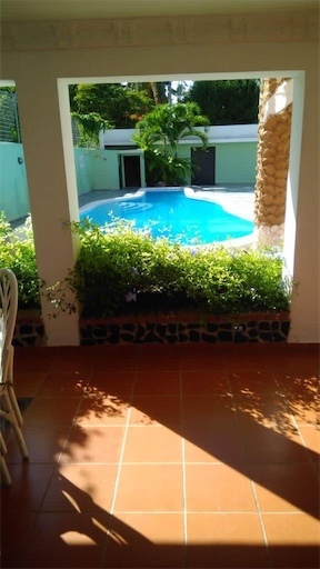 casas vacacionales y villas - Venta de hotel con 10 habitaciones en Juan dolio con piscina cerca de la playa  3