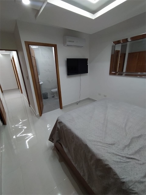 apartamentos - Venta de apartamento 4to piso con terraza y 221mts próximo avenida España  6