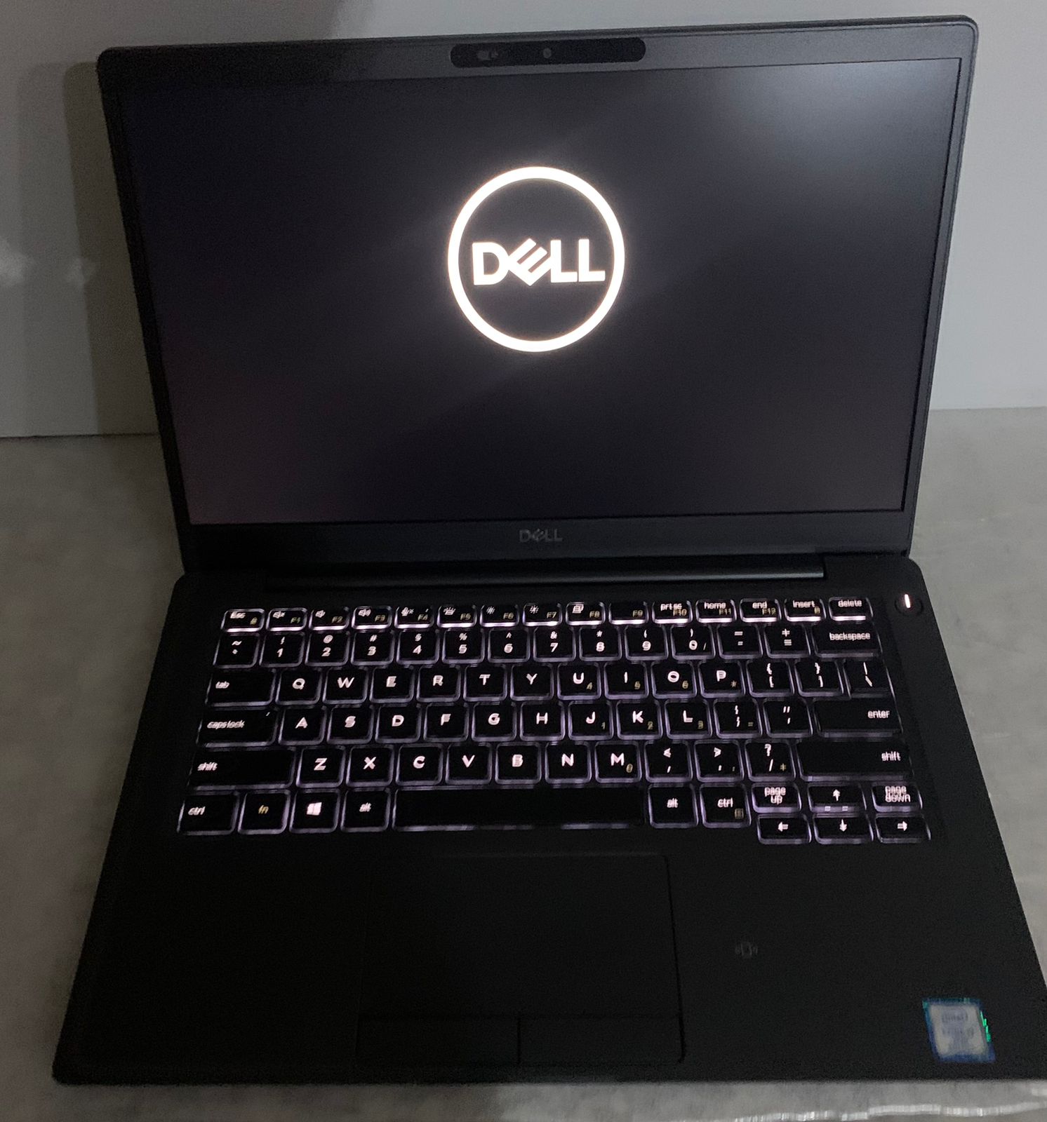 computadoras y laptops - Dell Latitude touch 7300 i7 8th 16GB, 512 SSD 13.3 3