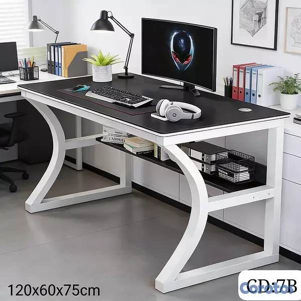decoración y accesorios - Escritorio Gaming con librero 

Material: tope madera base metal 
 2