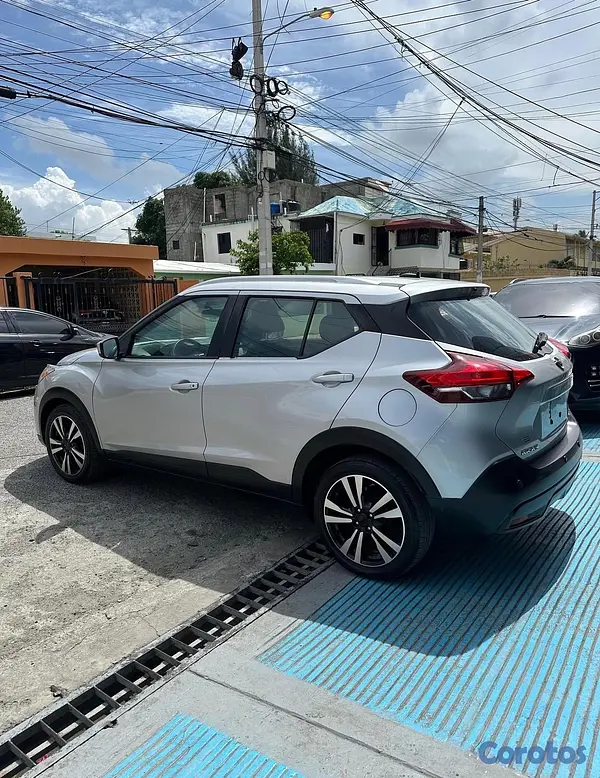 jeepetas y camionetas - Nissan Kicks SV 2020 4