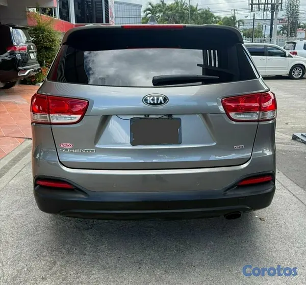 jeepetas y camionetas - 2016 Kia Sorento 3 Filas V4 3