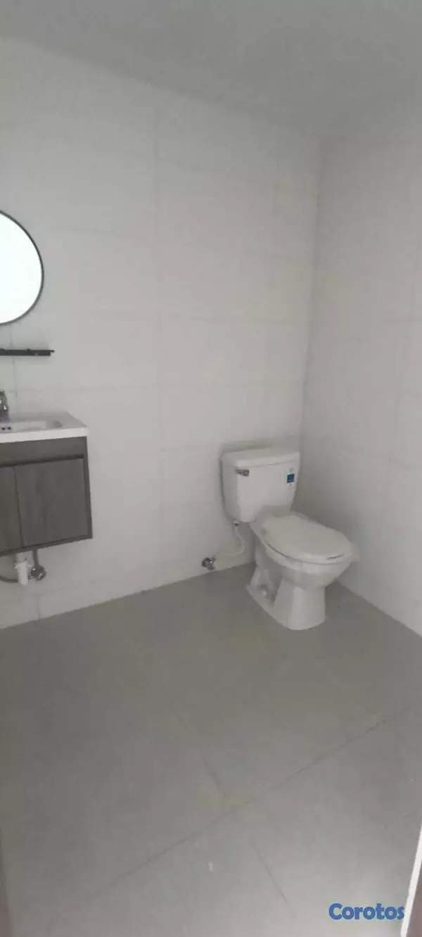 oficinas y locales comerciales - La Julia, Local de 112mts con terraza, 3 parqueos 10