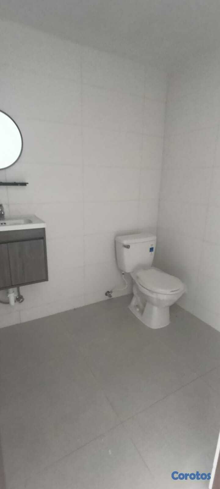 oficinas y locales comerciales - La Julia, Local de 112mts con terraza, 3 parqueos 10