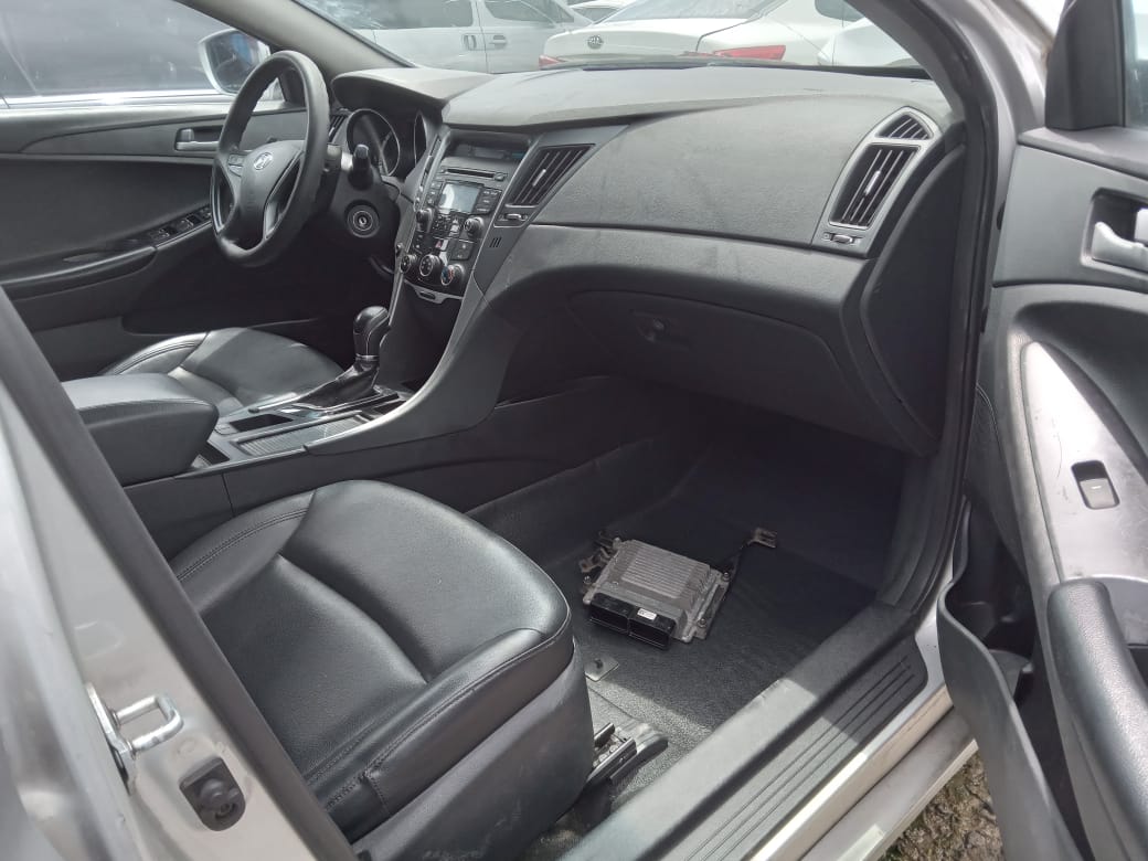 jeepetas y camionetas - HYUNDAI GRAND STAREX 2017 NEGRO 4