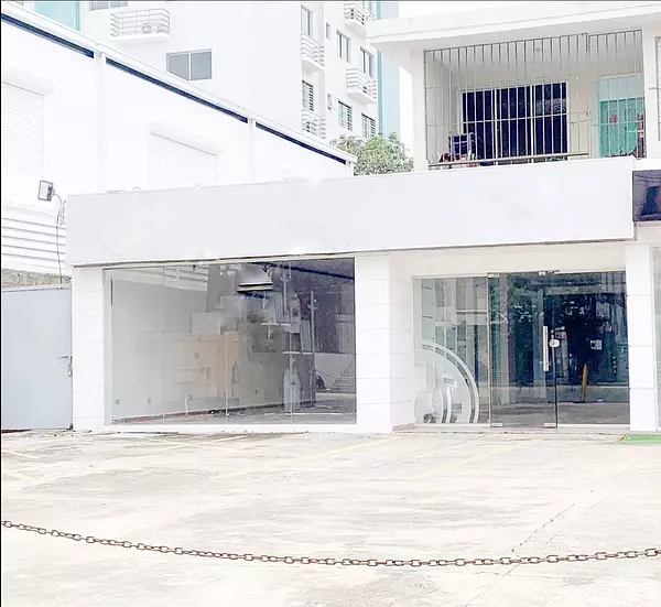 oficinas y locales comerciales - Local céntrico en Primer nivel 2