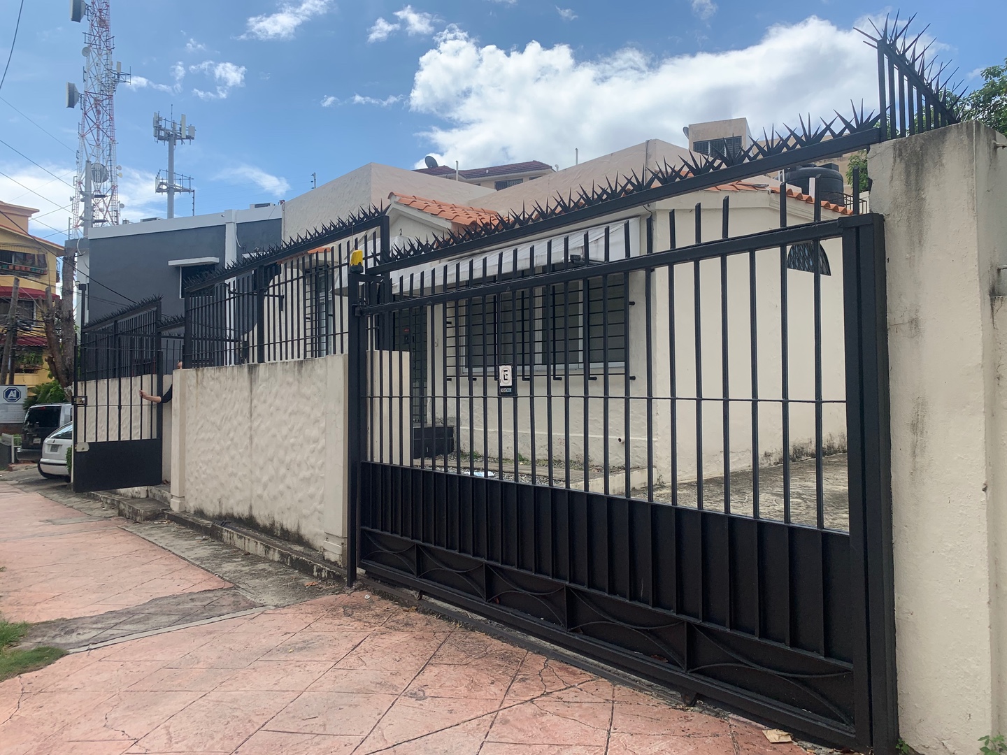 casas - Vendo casa en Gazcue lista para usar 
Excelente para oficinas o clínica 