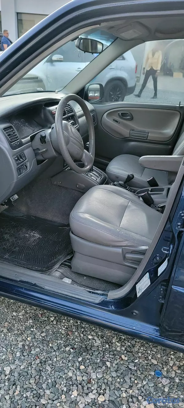 jeepetas y camionetas - CHEVROLET TRAKER 2002 4