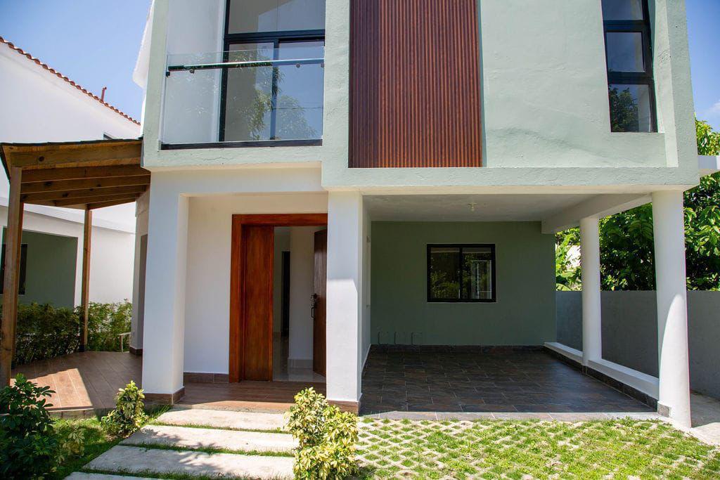 casas - Moderna Propiedad de 2 Niveles con Piscina 9