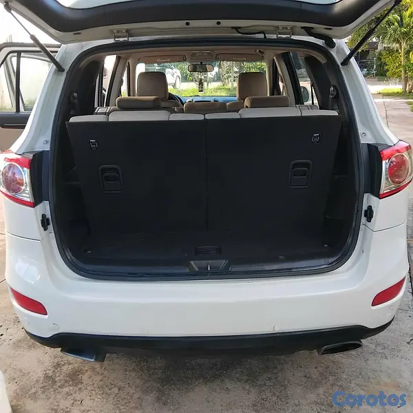 jeepetas y camionetas - Hyundai Santa Fe año 2010 4