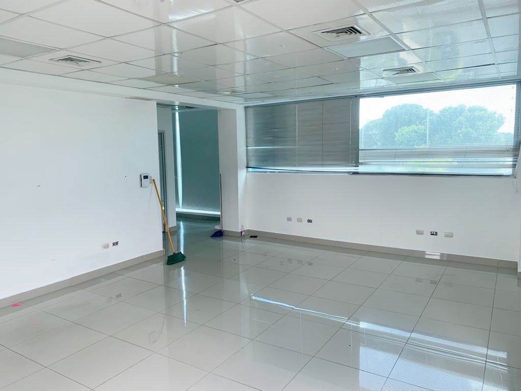 oficinas y locales comerciales - Local corporativo en los Prados 6