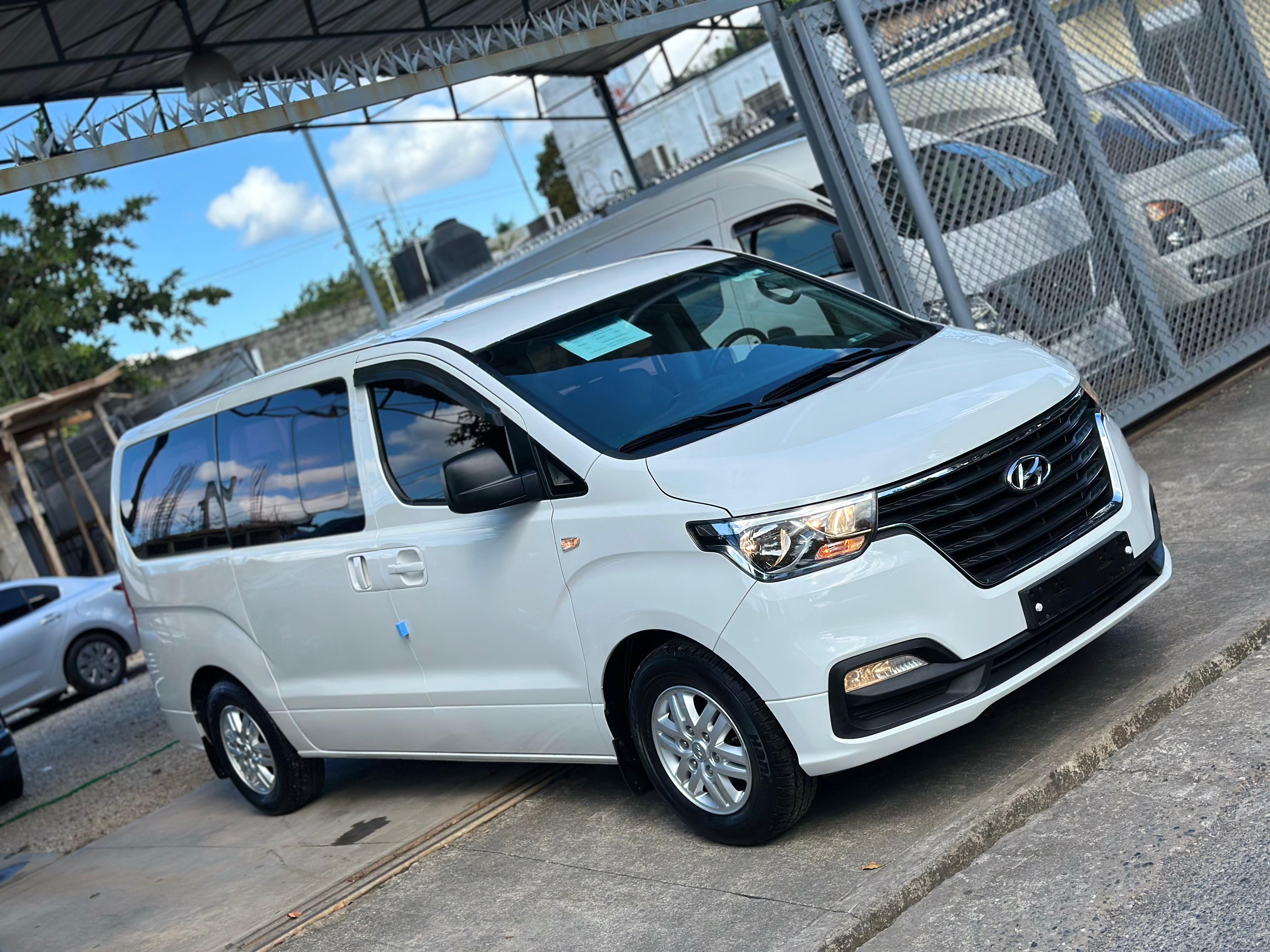 jeepetas y camionetas - 2019 HYUNDAI GRAND STAREX 12 PASAJEROS