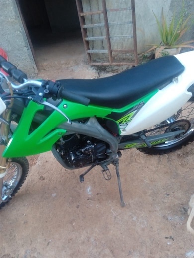 motores y pasolas - Moto Kawasaki BR-250