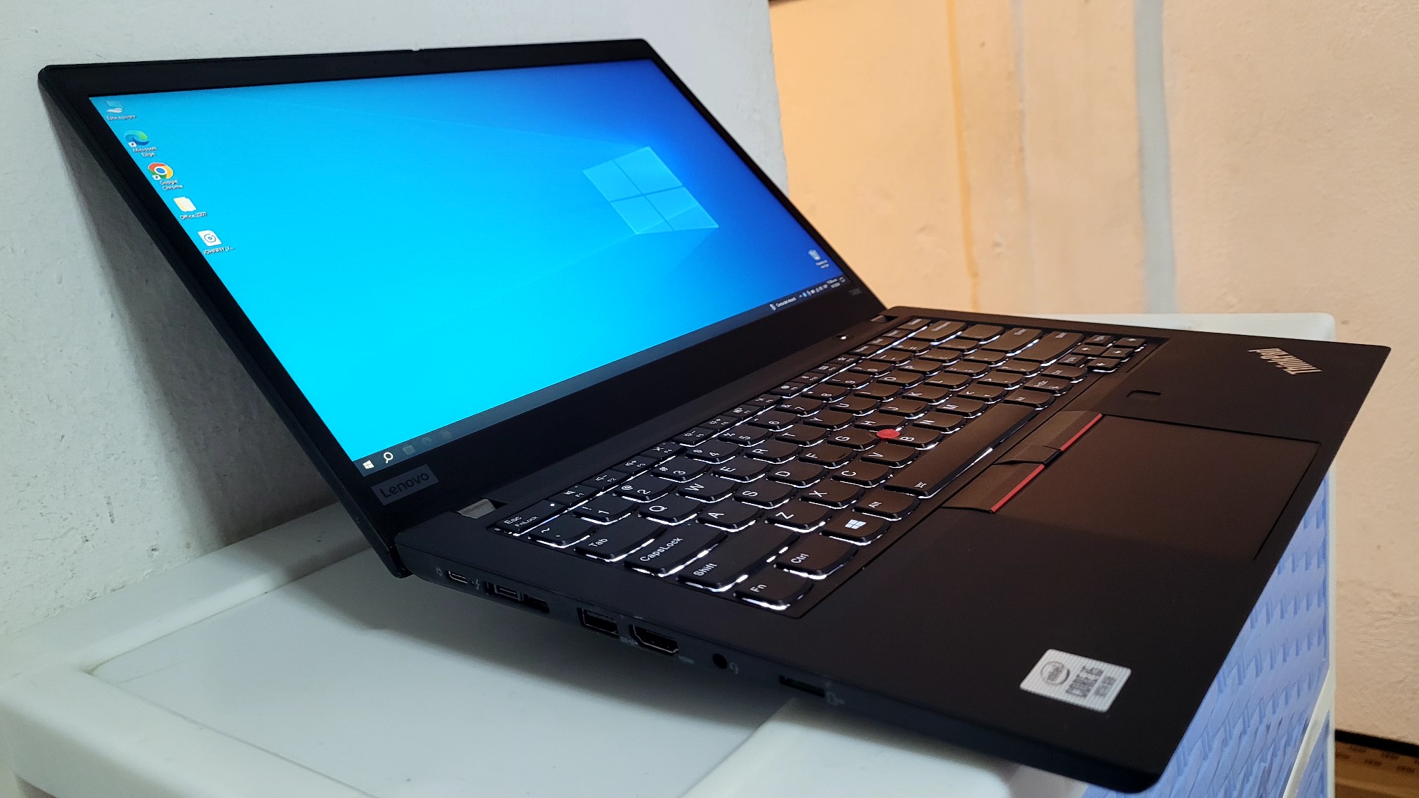 computadoras y laptops - Lenovo Slim T490 14 Pulg Core i5 10th Gen Ram 8gb ddr4 Disco Solido 1