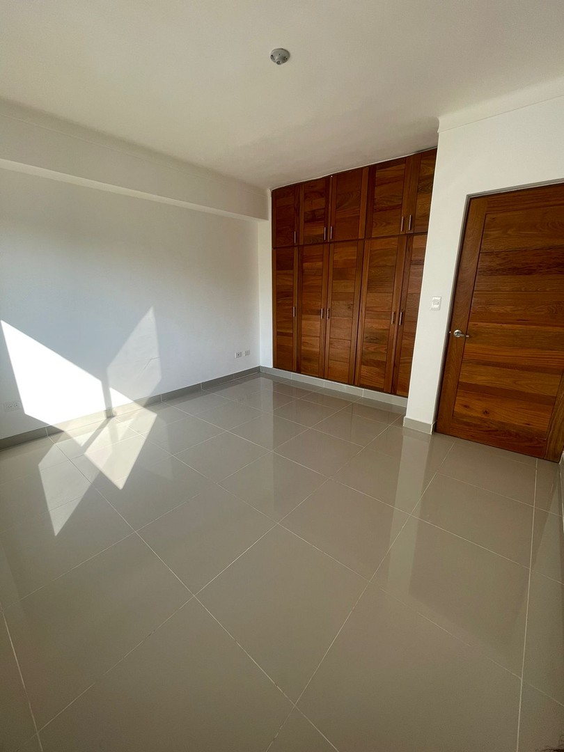 apartamentos - Vendo en Los Restauradores.-
Apartamento de lujo:
3er.nivel 
146 mts2 + 30 mts2
 9