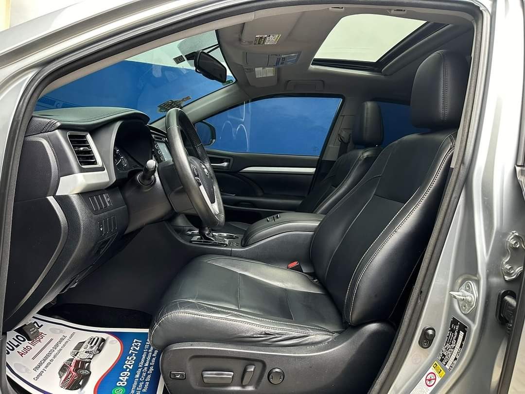 jeepetas y camionetas - 2015 Toyota Highlander XLE 4x4 clean carfax. 4