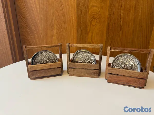decoración y accesorios - Portavasos en metal con base de madera  2