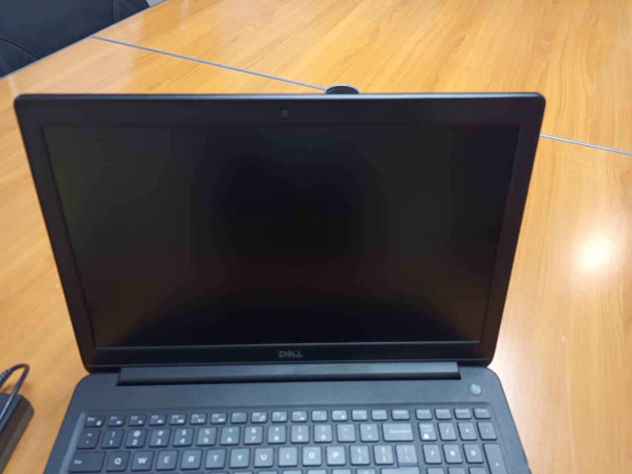 computadoras y laptops - Laptop Dell 3500 8va, 16GB Mem, 256GB Disco SSD 2