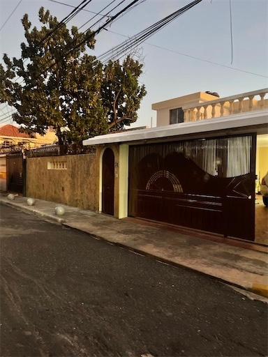 casas - Venta de casa en el Italia de 286mts en Santo Domingo este  9
