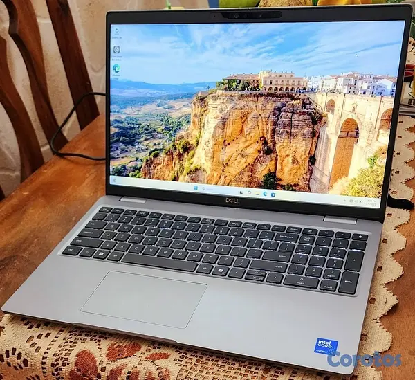 computadoras y laptops - Laptop DELL Latitude 5550 Notebook 3