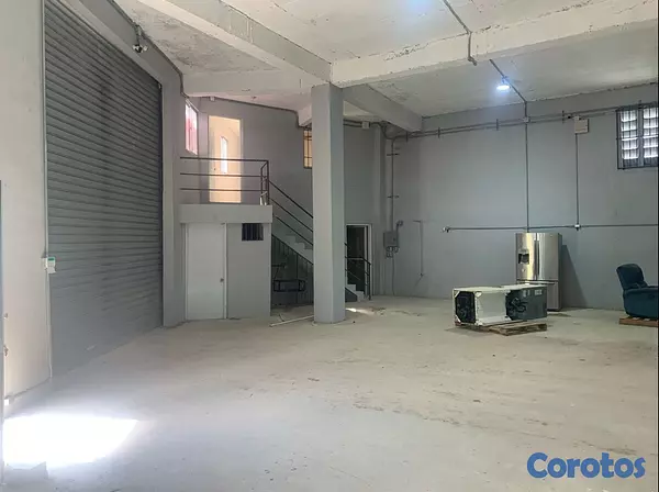 oficinas y locales comerciales - Nave en la Urb. Engombe 2