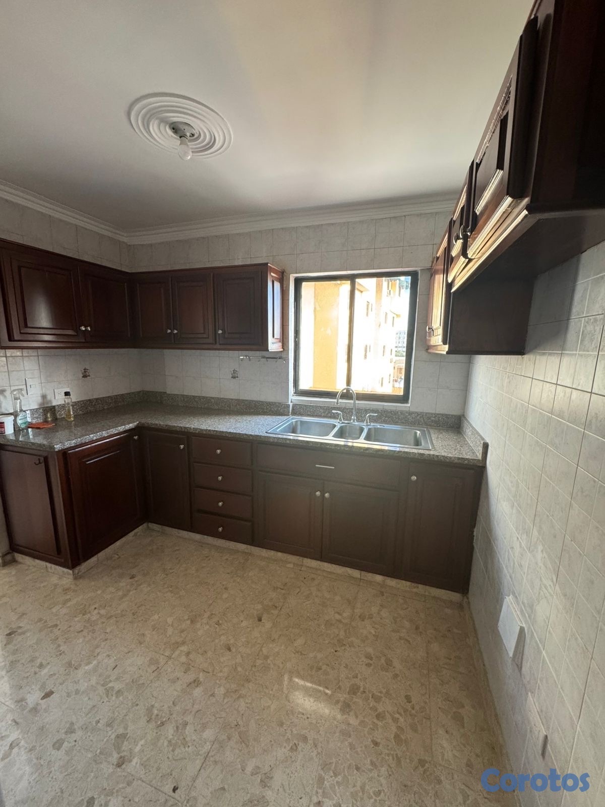 apartamentos - alquiló piso los cacicazgos tres ha con su baños dos parqueos tech balcón estar  6