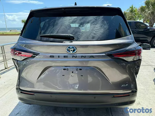 jeepetas y camionetas - Toyota Sienna XLE 2021 8