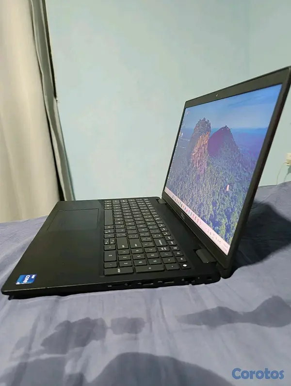 computadoras y laptops - Una laptop con poco uso negociable 😊 5
