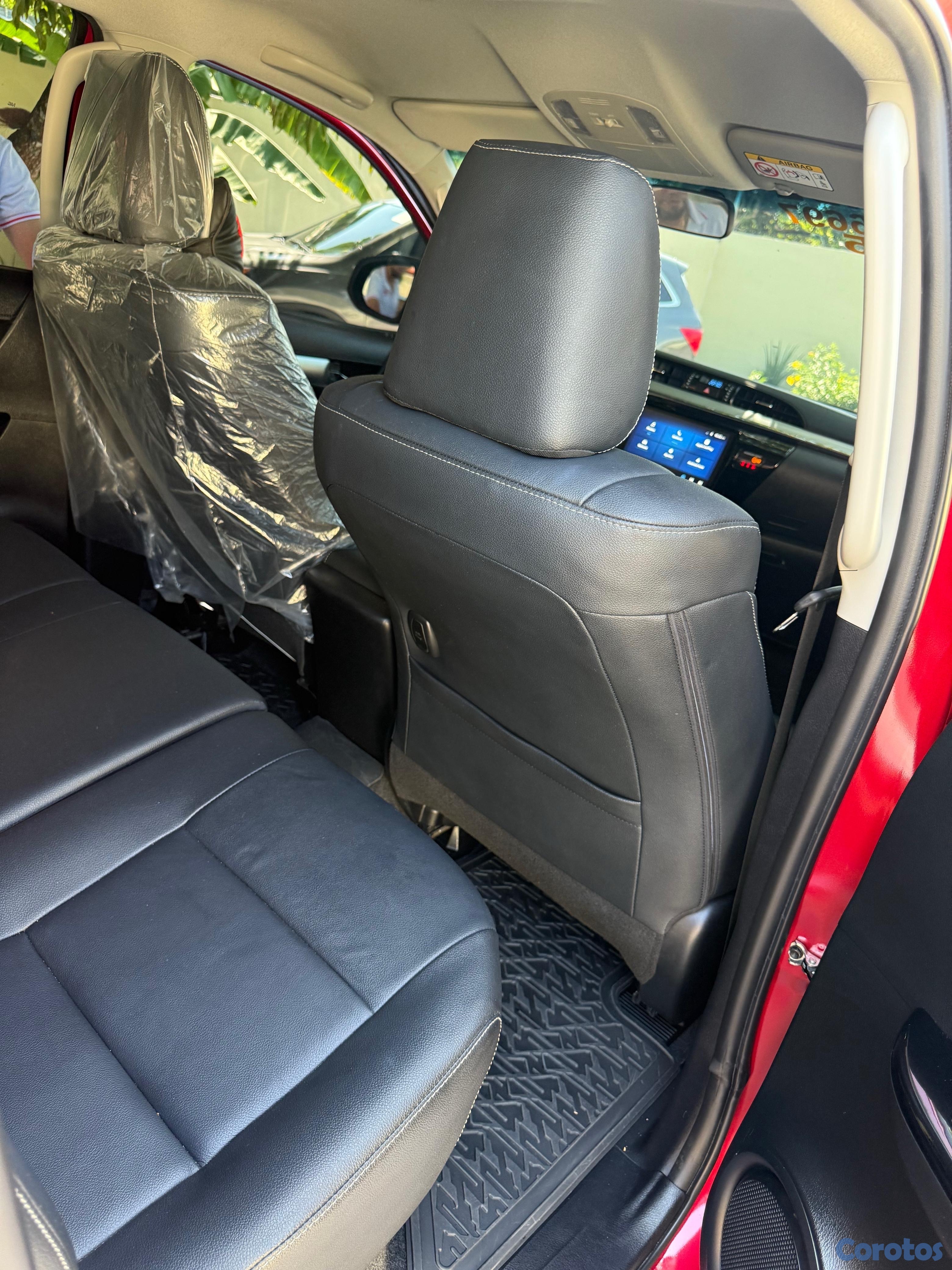 jeepetas y camionetas - TOYOTA HILUX 2025 SRV 4x4 AUTOMÁTICA, ÚNICO DUEÑO, TOTALMENTE NUEVA. 7