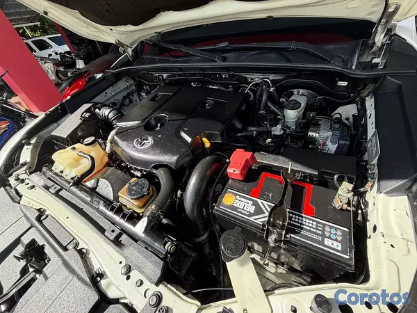 jeepetas y camionetas - Toyota Hilux 2020 4x4 diesel automática  13
