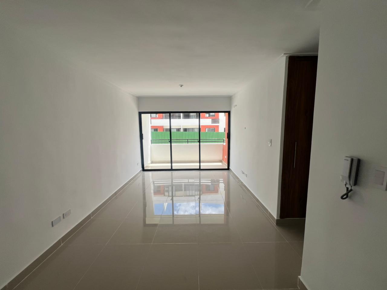 apartamentos - Se alquila apartamento prox a la Av. Charles de Gaulle detrás de la sirena 2