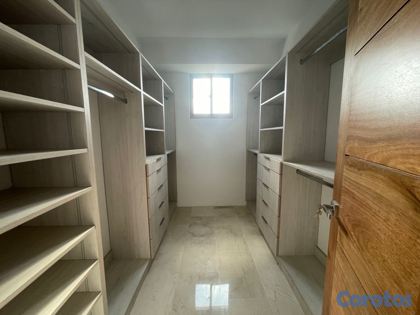 apartamentos - vendo piso 9 los cacicazgos tres habitaciones con su baño tres parqueos balcón e 7