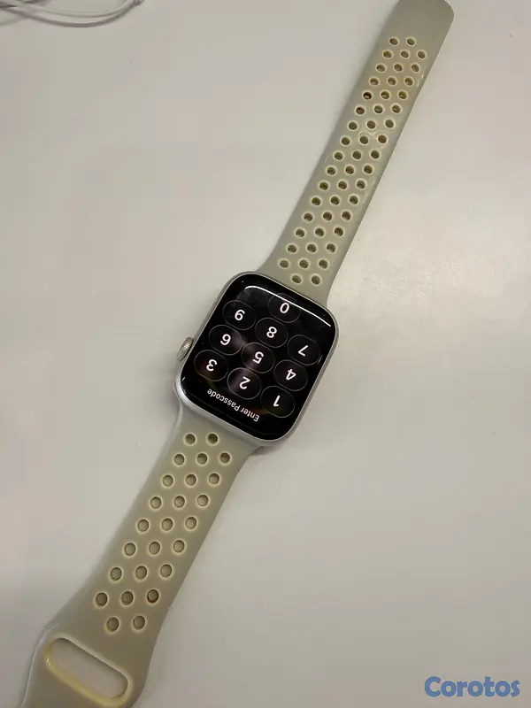 celulares y tabletas - Apple Watch Series 7 de 45mm Silver con correa deportiva 5