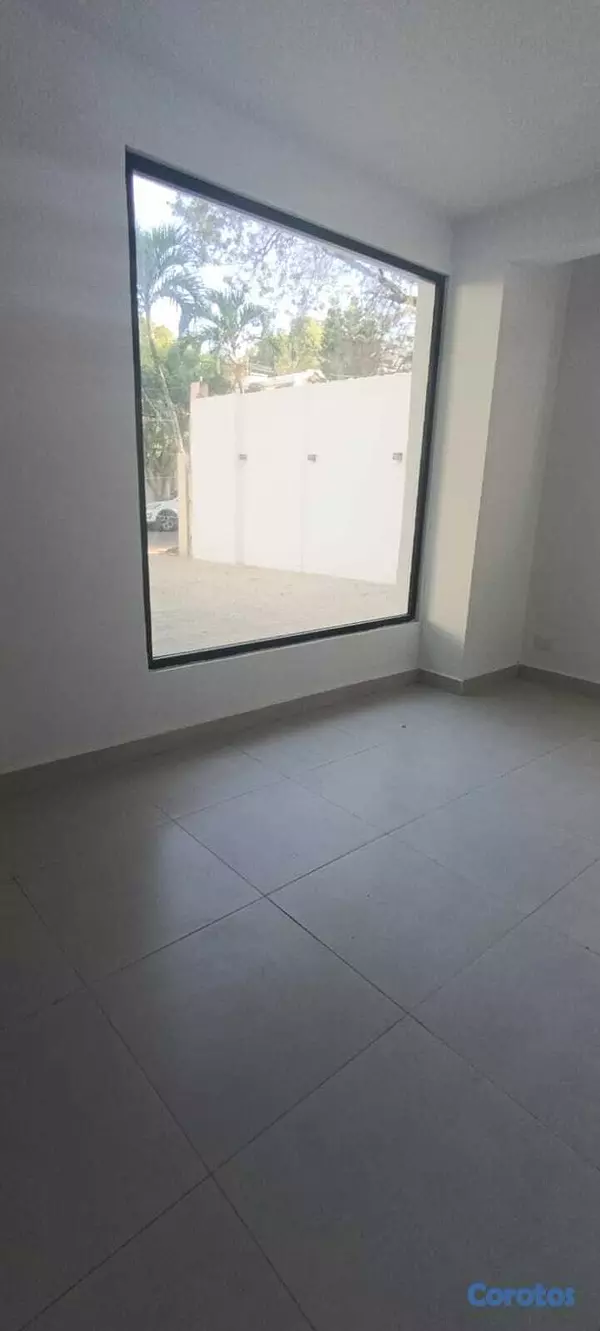 oficinas y locales comerciales - La Julia Amplio Local Excelente ubicación y Distribución, oficina a Estrenar 2