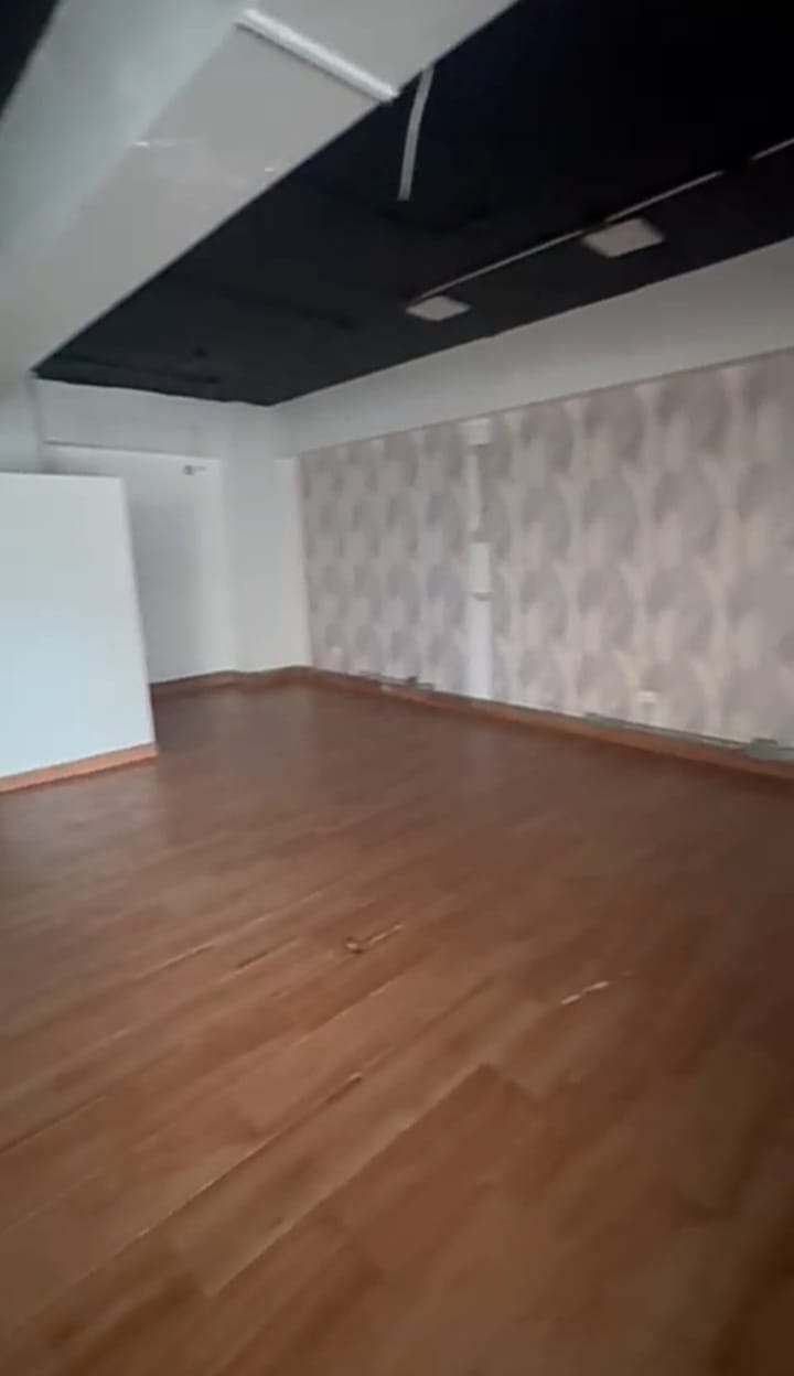 oficinas y locales comerciales - Alquilo local en Los Prados  8