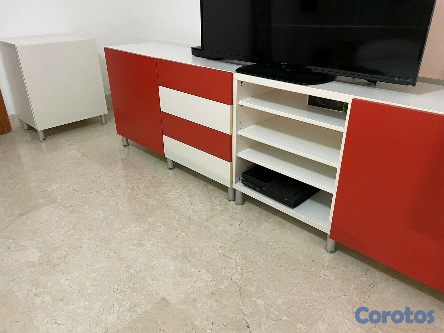 muebles y colchones - Juego de muebles para televisor (o libros), modelo BESTA de IKEA, blanco/rojo. 1