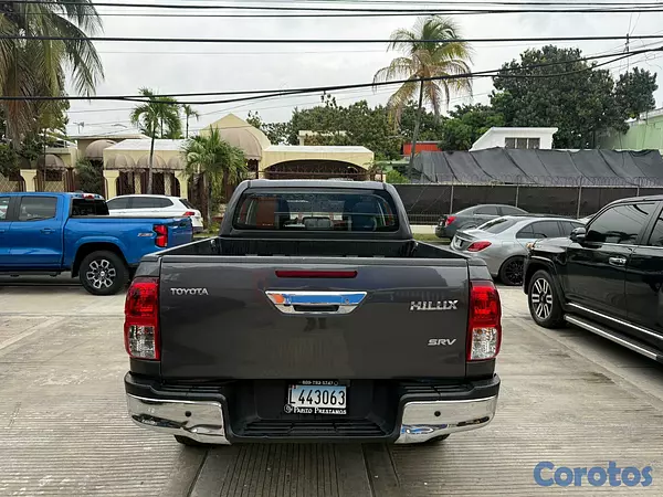 jeepetas y camionetas - Toyota Hilux SRV 2017 12