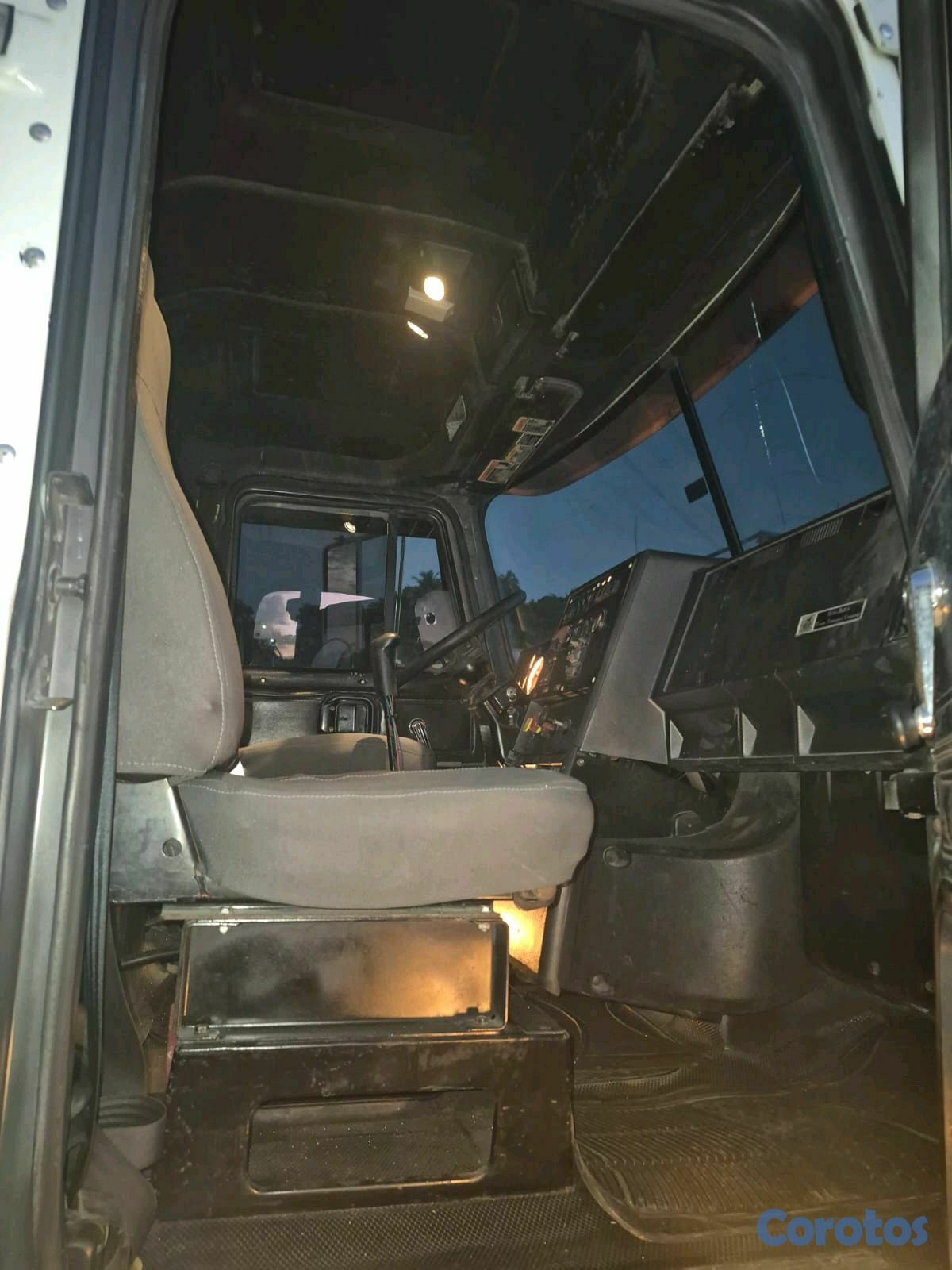 camiones y vehiculos pesados - plataforma Mack 1997, con 3 ejes 9