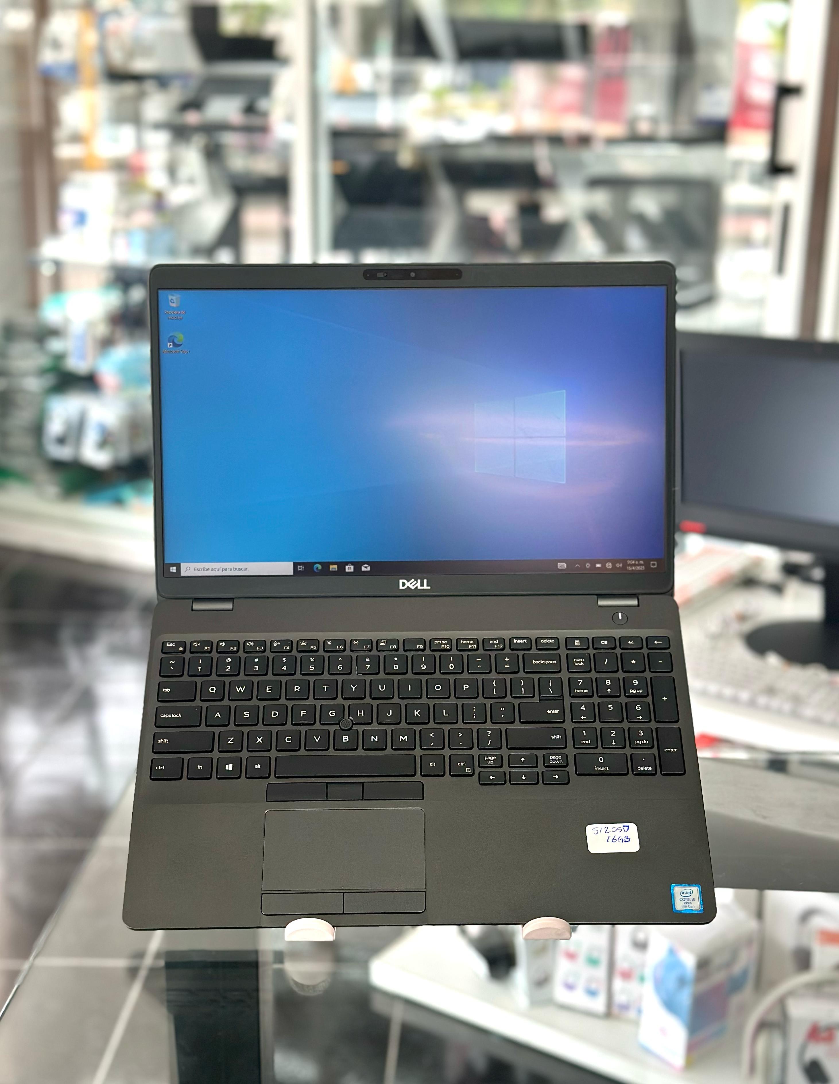 computadoras y laptops - i5 8va. Gen Touch Laptop Del 5500 0