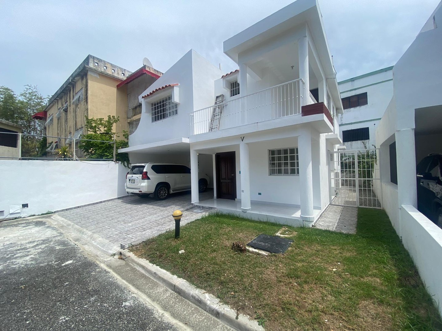 casas - Alquilo casa en Costa Verde   de 2 niveles 
3 HAB 
Precio: RD$60,000