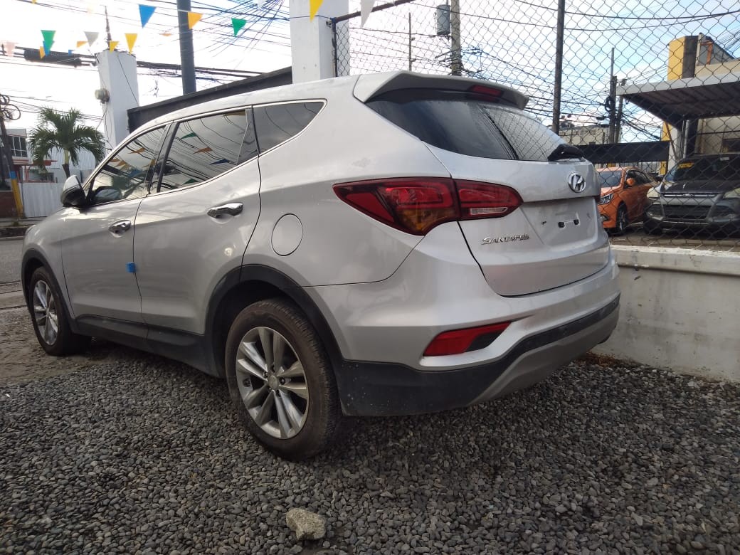 jeepetas y camionetas - HYUNDAI SANTA FE 2018 GRIS 3