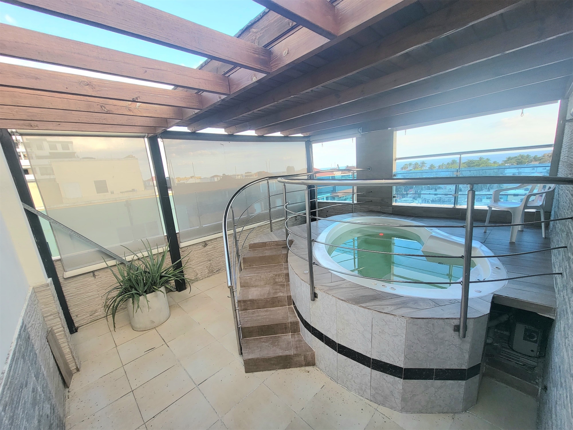 apartamentos - Venta de penthouse con jacuzzi de 299mts próximo a la avenida España  0