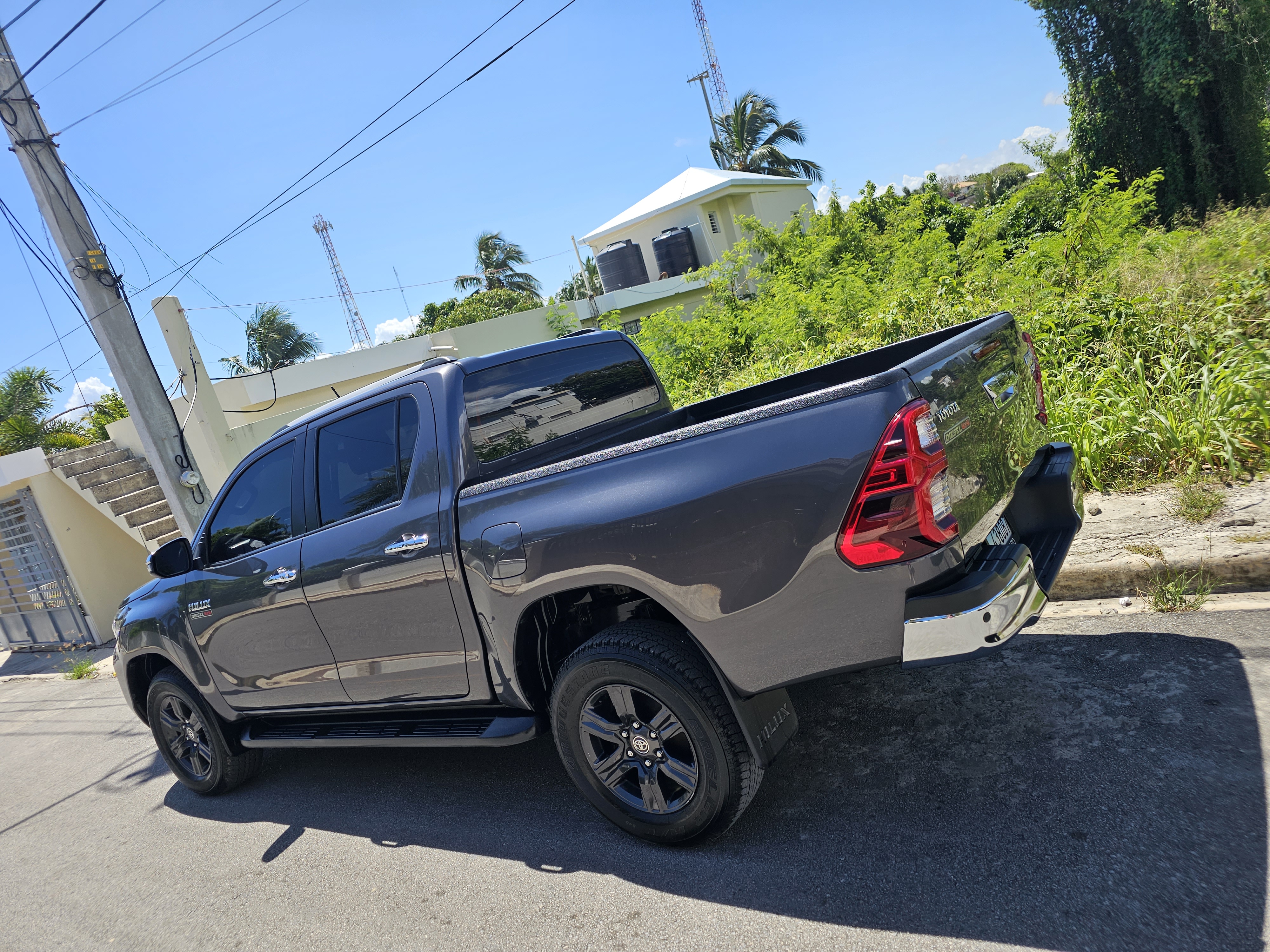 jeepetas y camionetas - Vendo Camioneta Toyota Hylux 2022 6