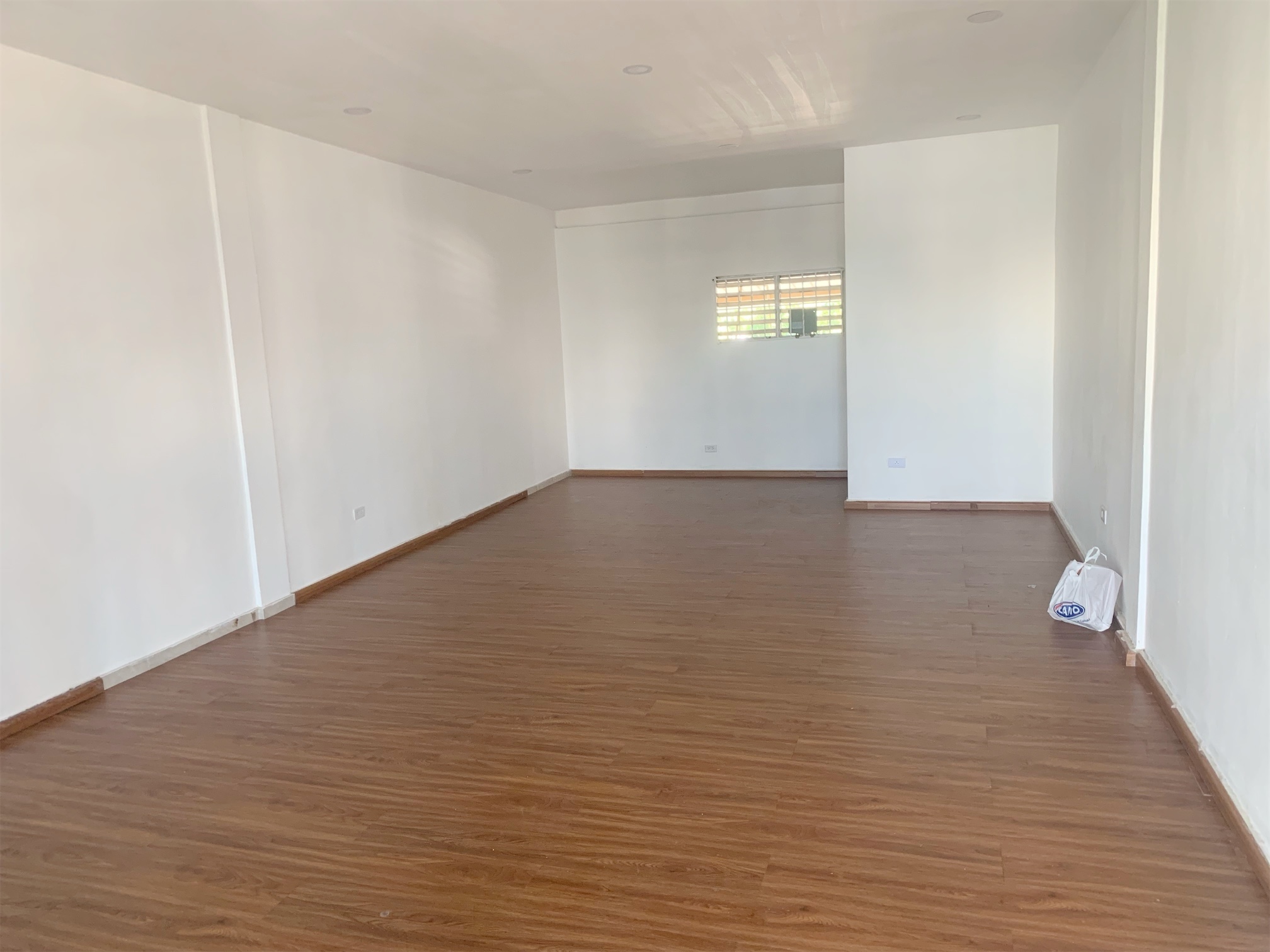 oficinas y locales comerciales - Local en los cacicazgos céntrico  3