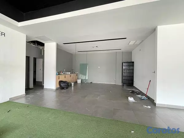 oficinas y locales comerciales - Local en Ens Naco amplio  2