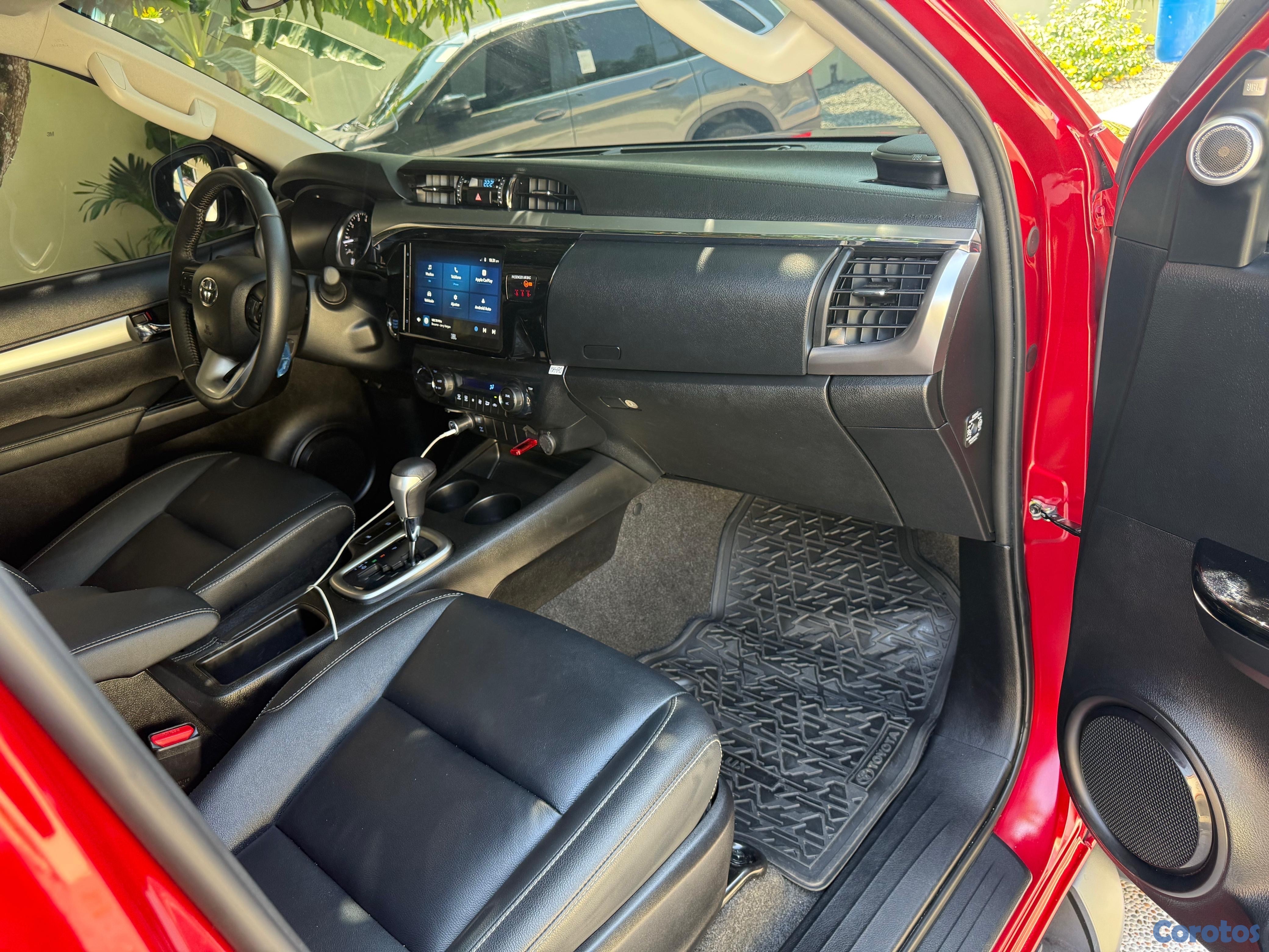 jeepetas y camionetas - TOYOTA HILUX 2025 SRV 4x4 AUTOMÁTICA, ÚNICO DUEÑO, TOTALMENTE NUEVA. 5