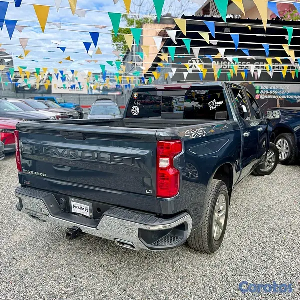 jeepetas y camionetas - CHEVROLET SILVERADO HIGH COUNTRY DURAMAX 1500 LT Z 10