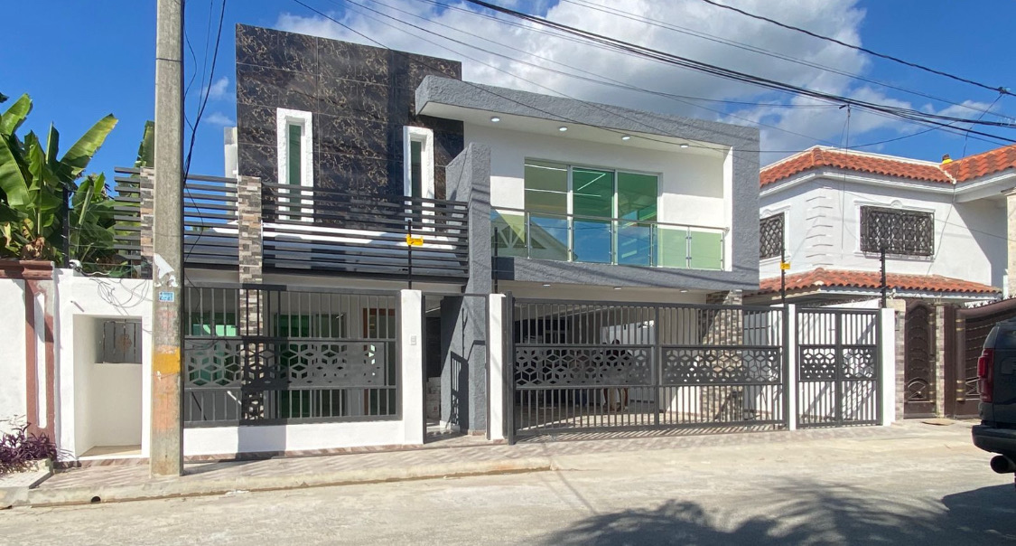 casas - CASA HERMOSA CON PISCINA EN STO DGO ESTE Av ECOLÓGICA 