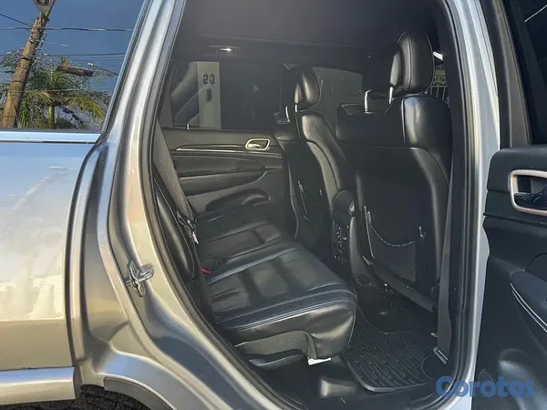 jeepetas y camionetas - Jeep Grand Cherokee 2014 en excelente condiciones  11