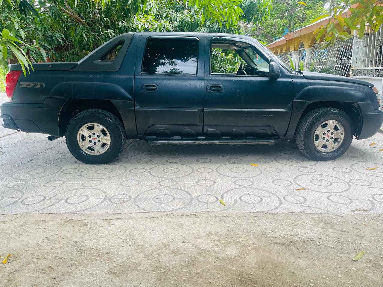 jeepetas y camionetas - CHEVROLET AVALANCHE 2004 3